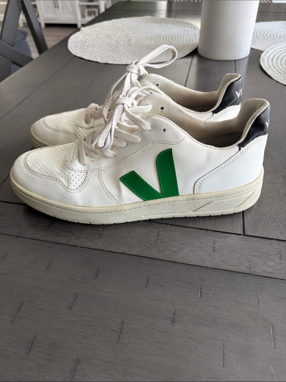 Veja Women’s V-10 Leather Tennis Training Casual Sneakers Shoes Size 10